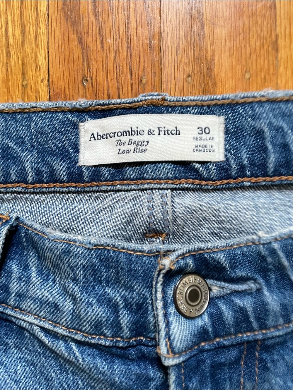 Abercrombie & Fitch Baggy Low Rise Jeans in Light Blue Denim